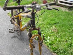 Huffy Stone Mountain Bike, missing front tire AS-IS