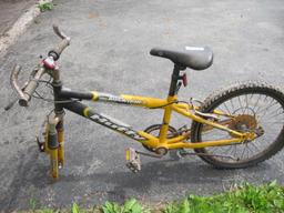 Huffy Stone Mountain Bike, missing front tire AS-IS