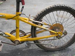 Huffy Stone Mountain Bike, missing front tire AS-IS