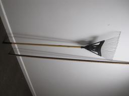 Ames SuperFlex Wood Handle Lawn Rake