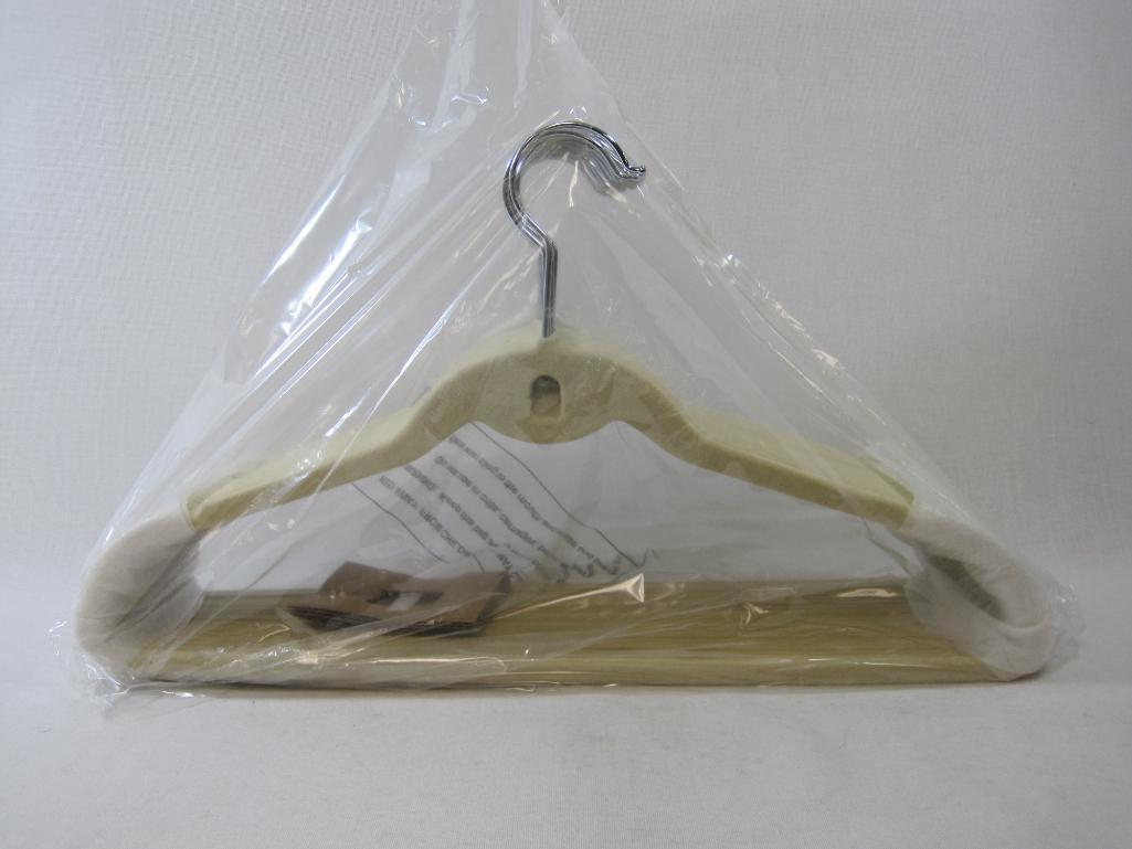 ClutterFree Twentyfive Piece Flocked Cascading Space Saving Hangers, Ivory, New in Package