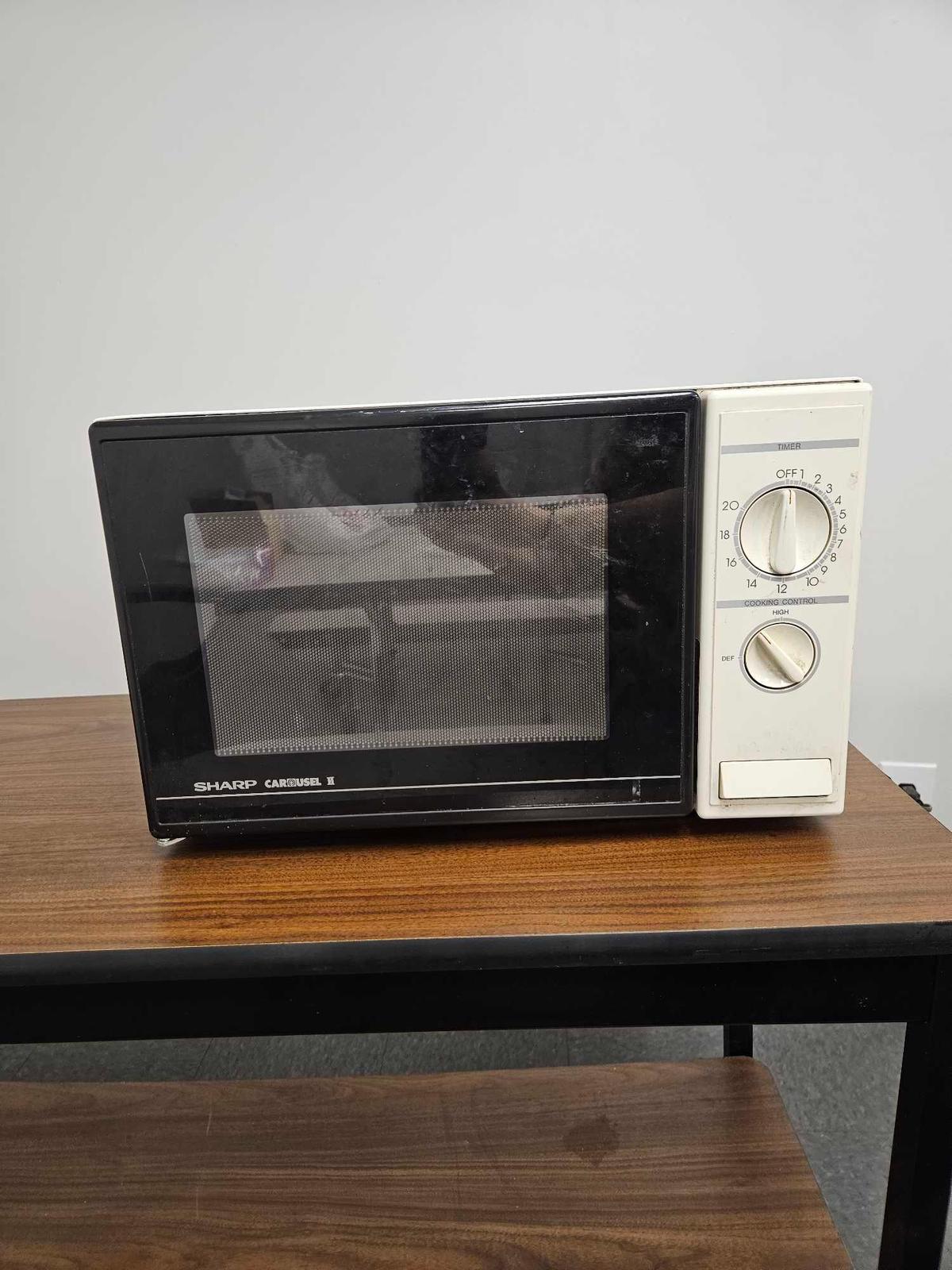 Sharp Carousel II 600 Watt Microwave with Analog Proxibid