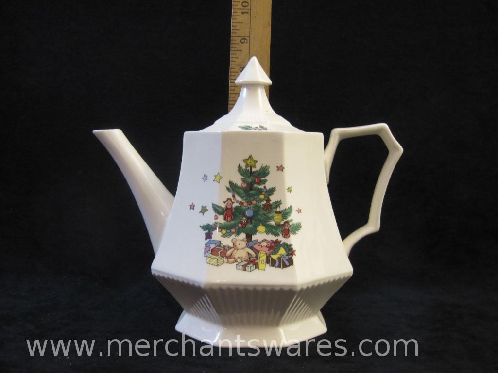 Christmastime Nikko 4-Cup Tea Pot and Lid in Original Box, made in Japan, 2 lbs 5 oz