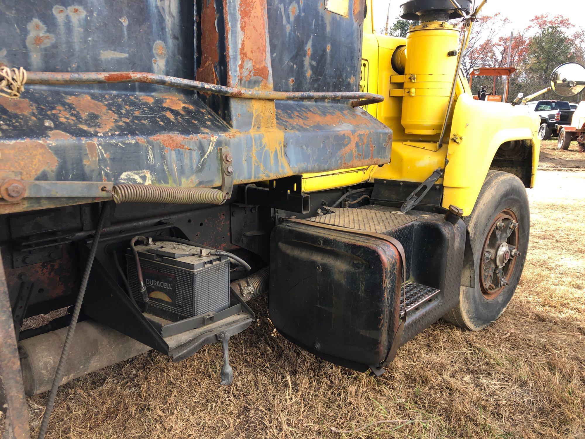 MACK U MODEL SINGLE AXLE DUMP