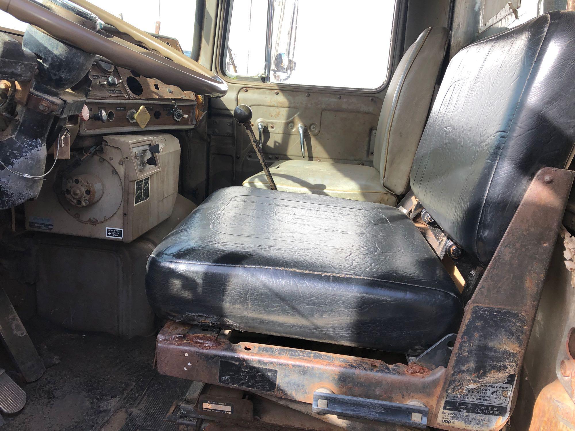 MACK U MODEL SINGLE AXLE DUMP