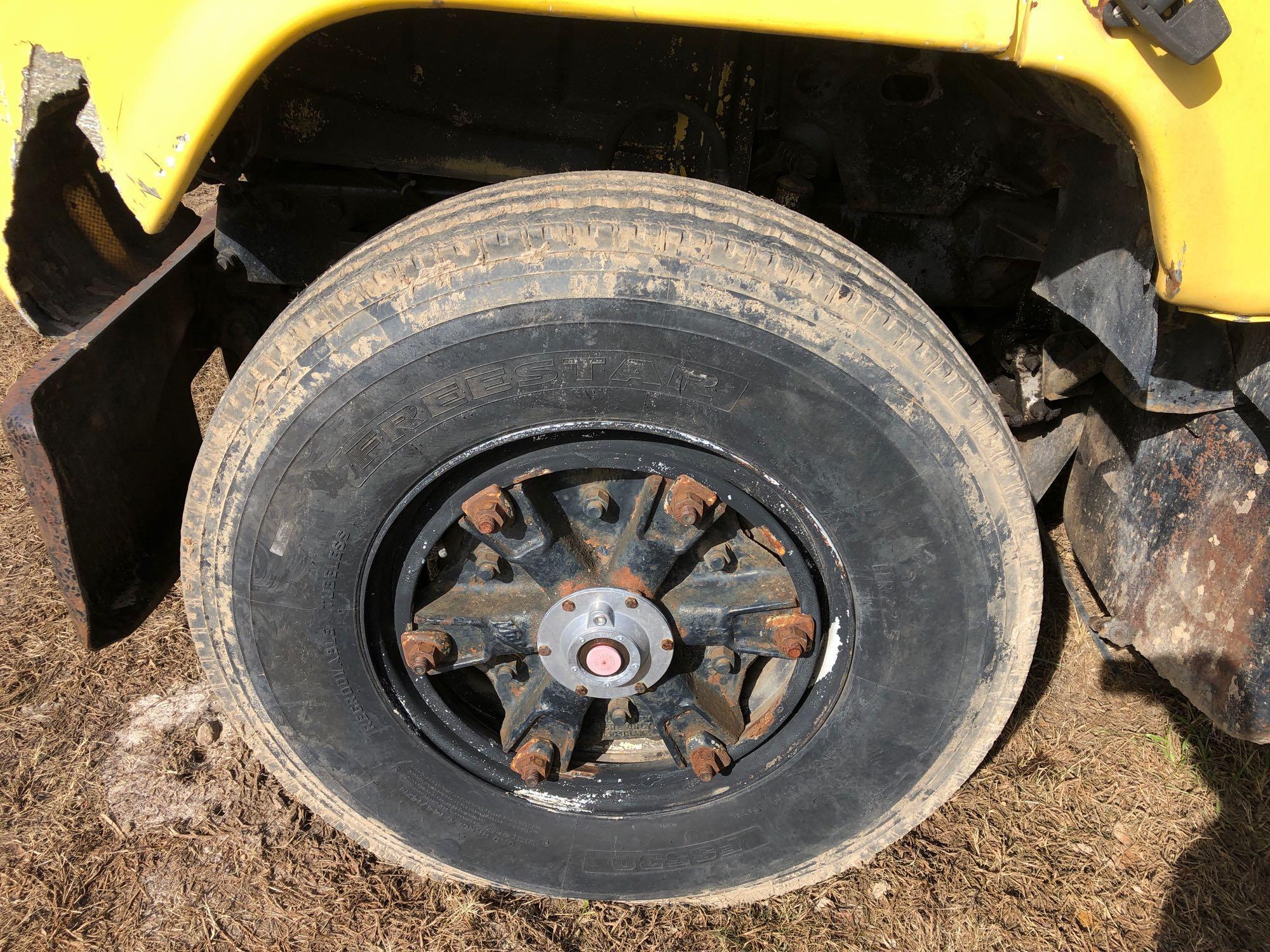 MACK U MODEL SINGLE AXLE DUMP