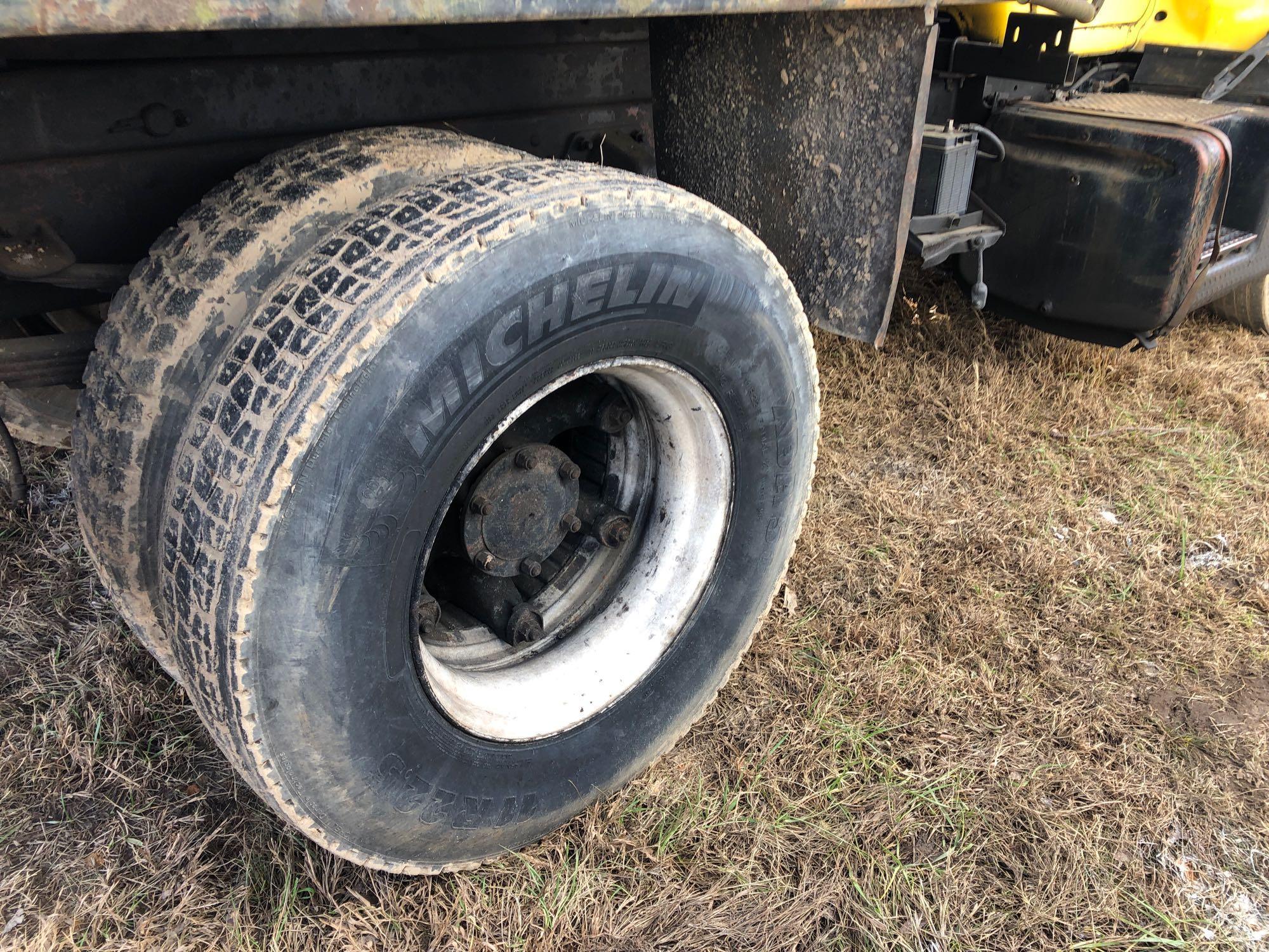 MACK U MODEL SINGLE AXLE DUMP