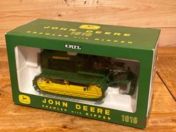 JOHN DEERE 1010 CRAWLER W/ RIPPER (AGES 8+)