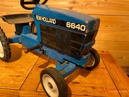 ERTL NEW HOLLAND 6640 PEDAL TRACTOR