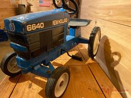 ERTL NEW HOLLAND 6640 PEDAL TRACTOR