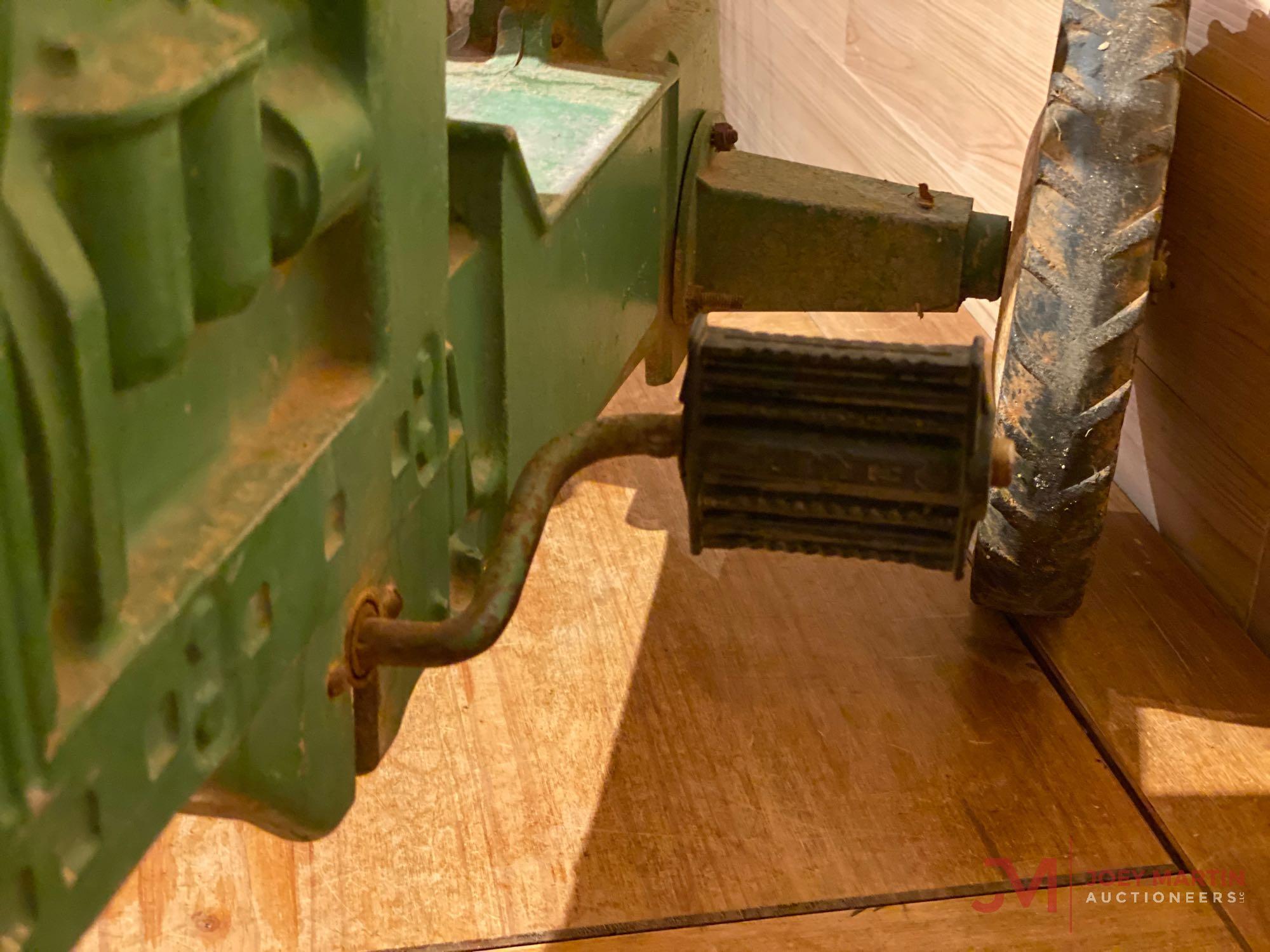 JOHN DEERE 20 PEDAL TRACTOR