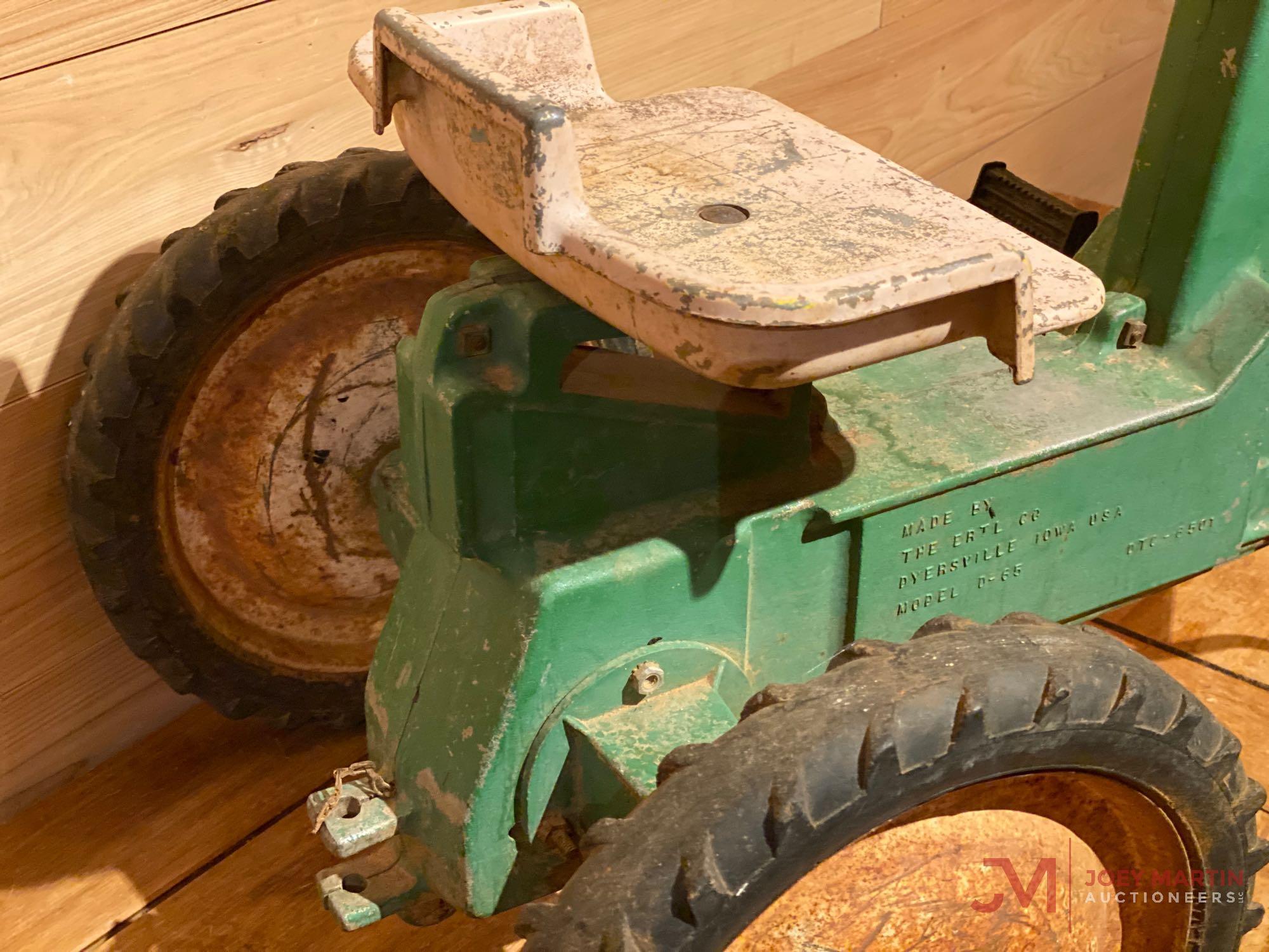 JOHN DEERE 20 PEDAL TRACTOR