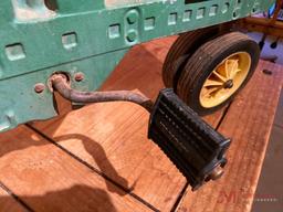JOHN DEERE 20 PEDAL TRACTOR