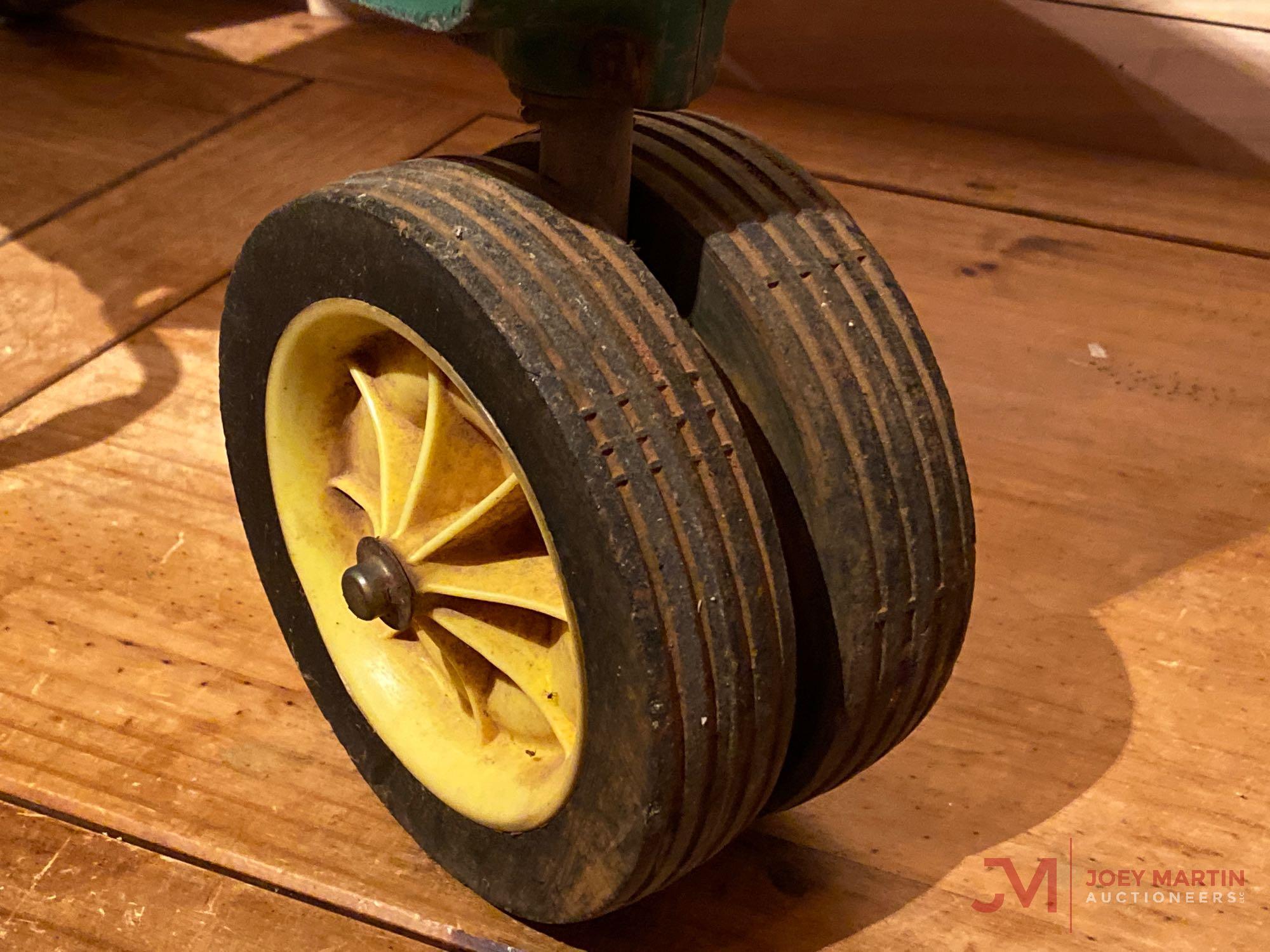 JOHN DEERE 20 PEDAL TRACTOR