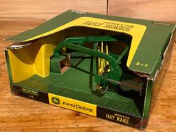 JOHN DEERE HAY RAKE (AGES 3+)