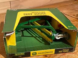 JOHN DEERE HAY RAKE (AGES 3+)