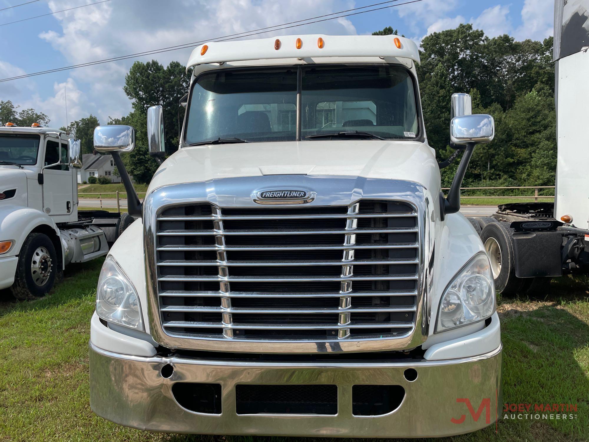 2011 FREIGHTLINER CASCADIA DAY CAB TRUCK TRACTOR