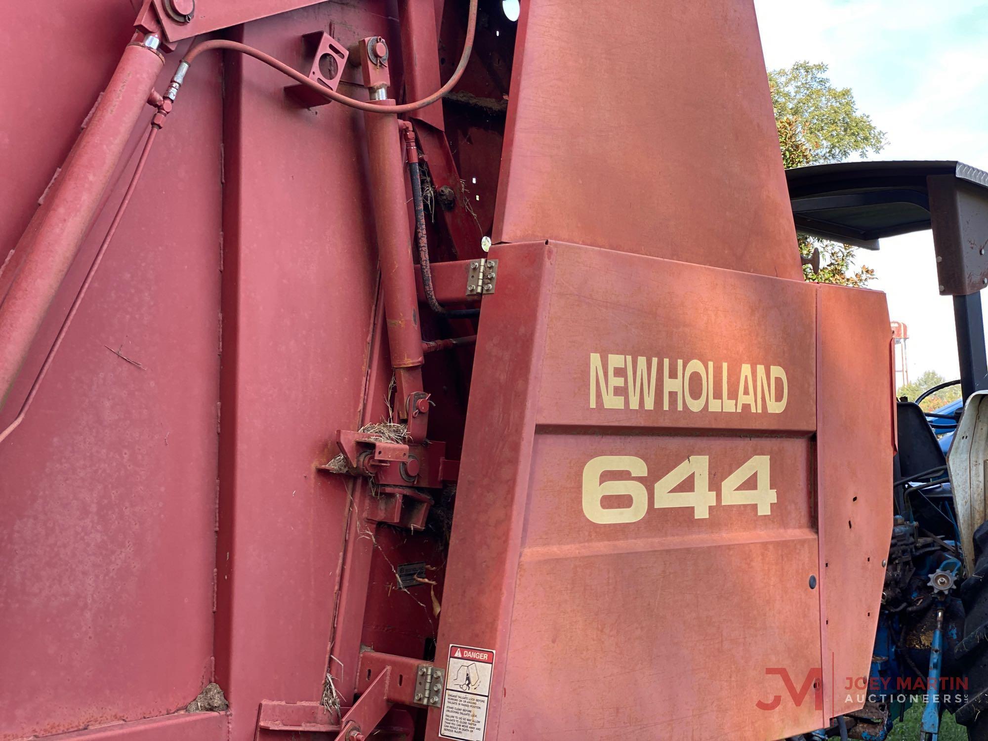 NEW HOLLAND 644 ROUND BALER