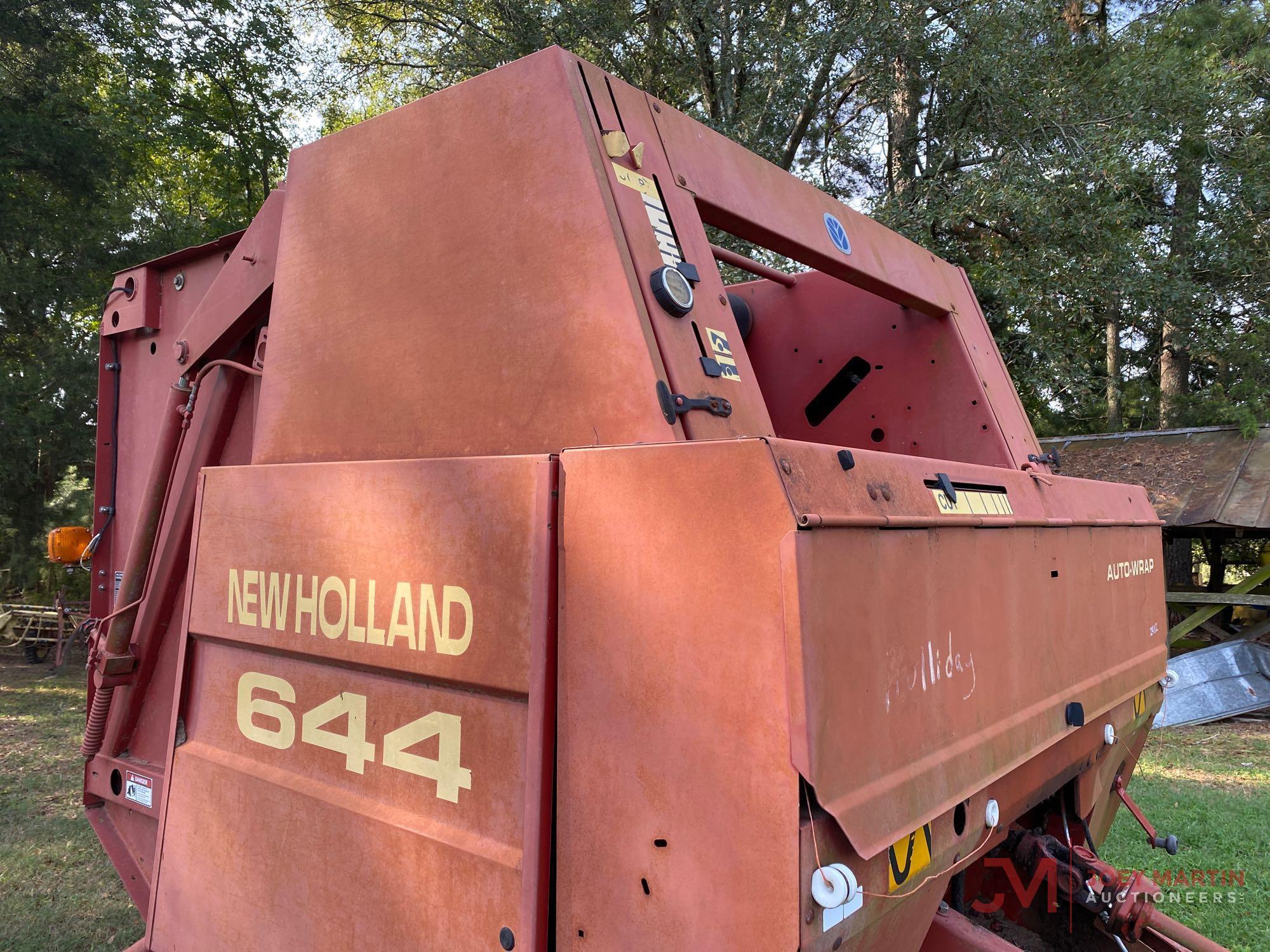 NEW HOLLAND 644 ROUND BALER