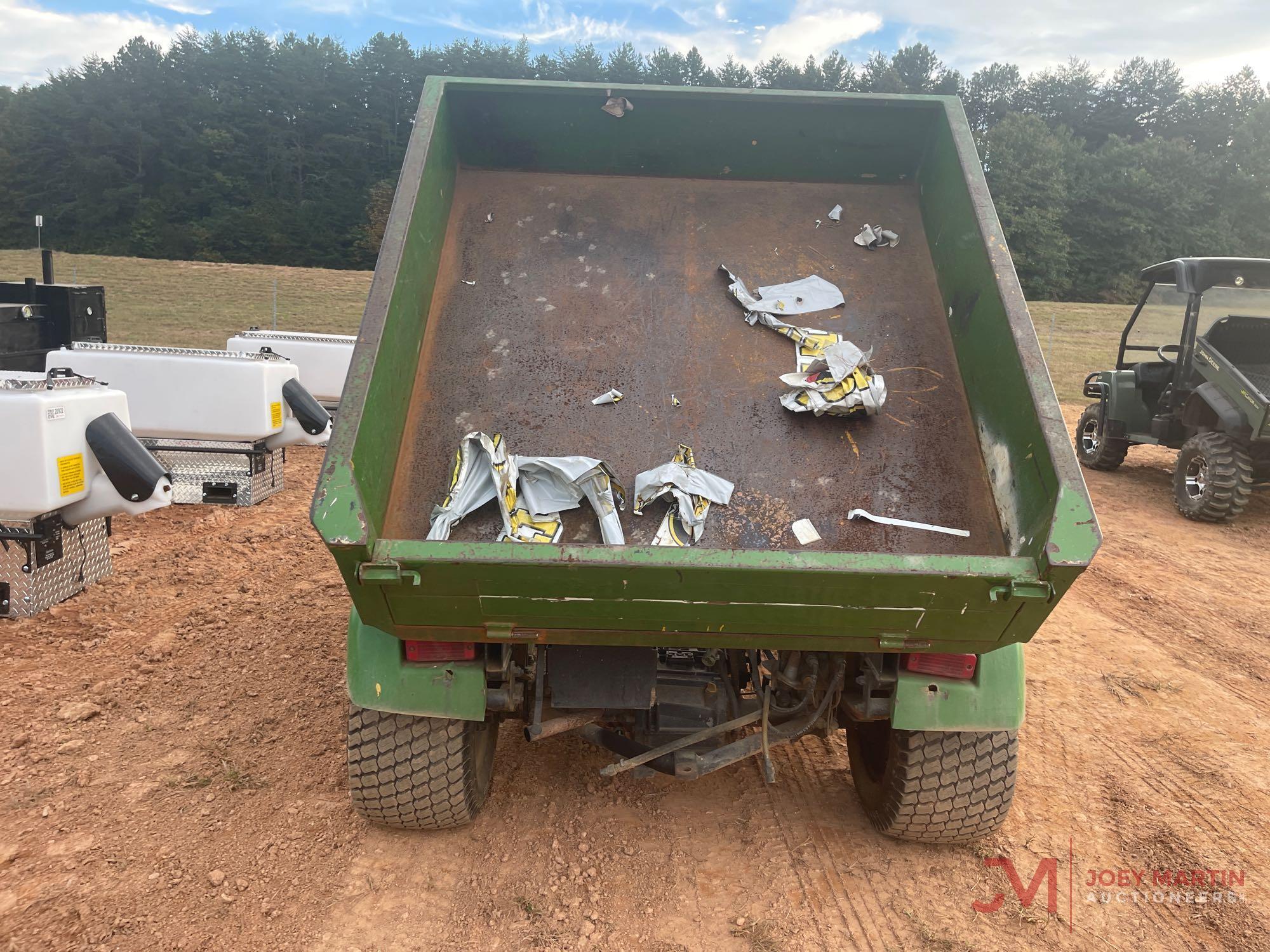 JOHN DEERE GATOR