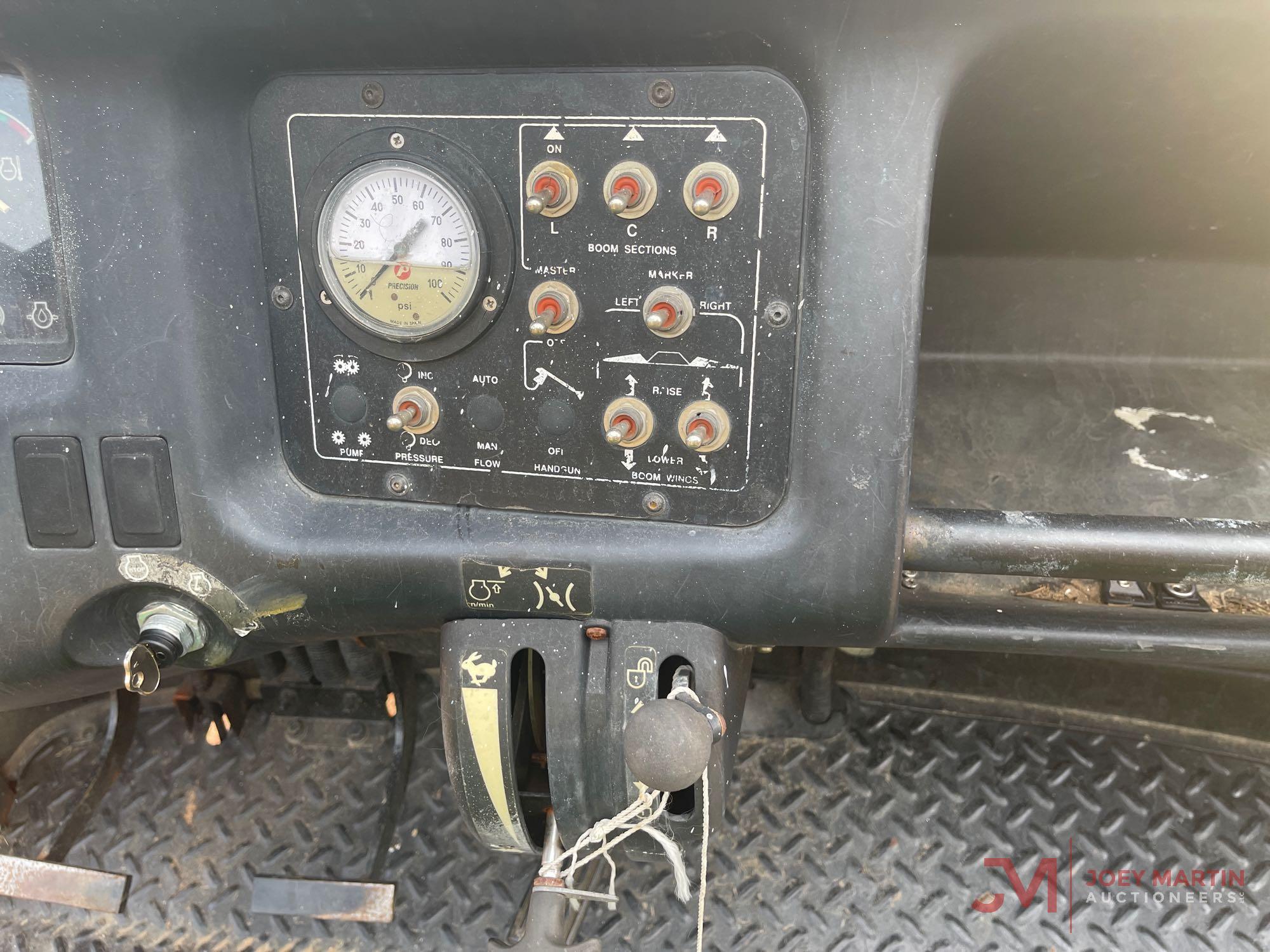 JOHN DEERE GATOR