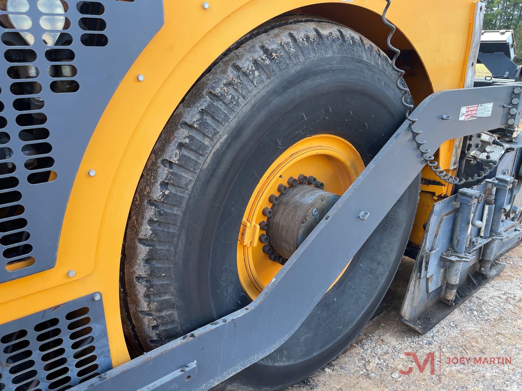 2013 LEEBOY 9000 ASPHALT PAVER