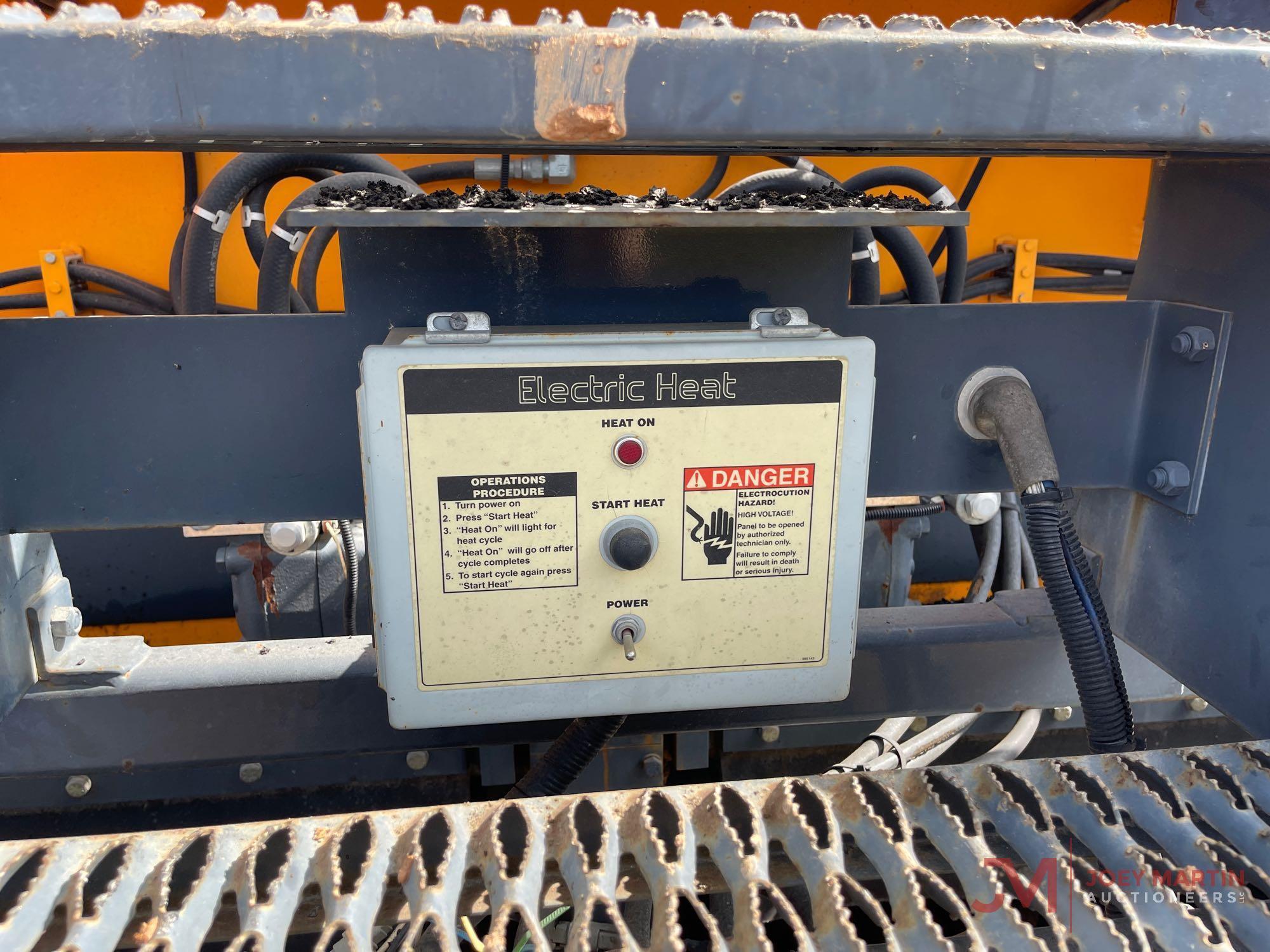 2013 LEEBOY 9000 ASPHALT PAVER