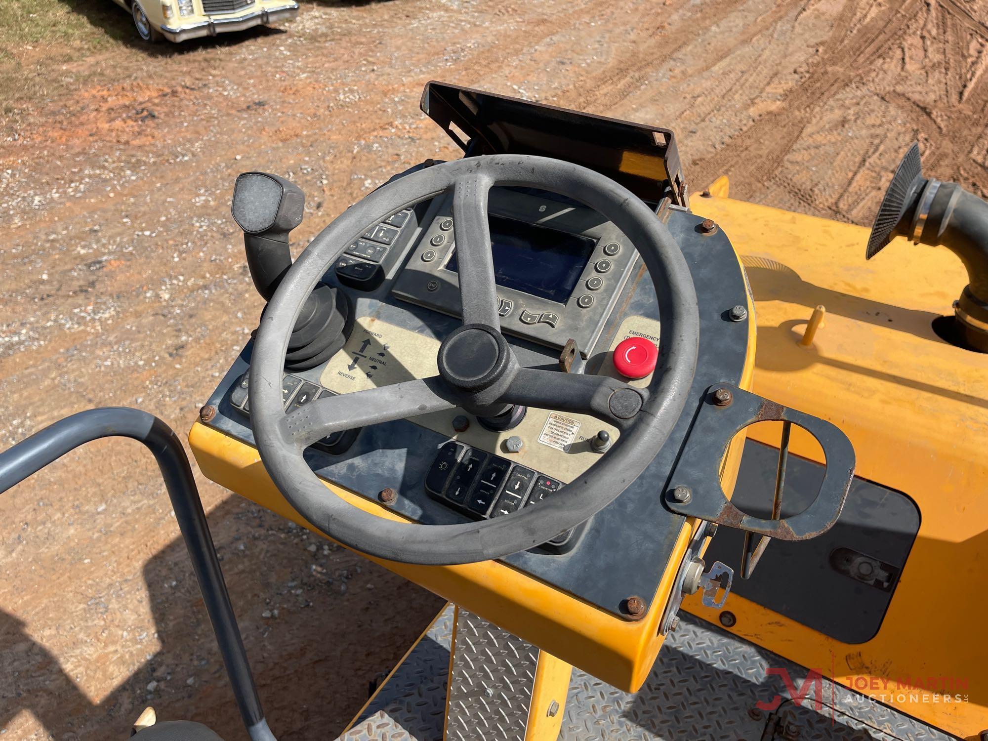 2013 LEEBOY 9000 ASPHALT PAVER