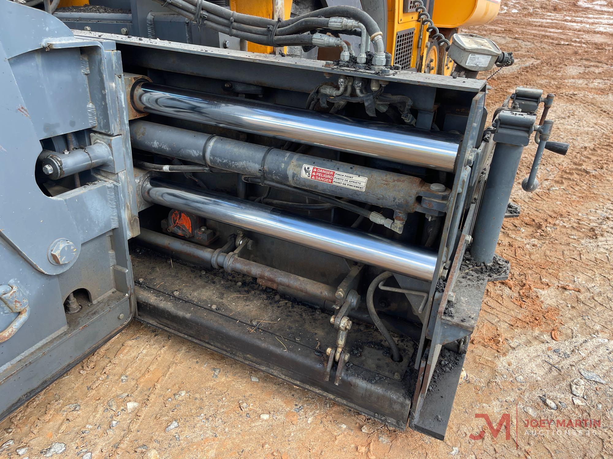 2013 LEEBOY 9000 ASPHALT PAVER