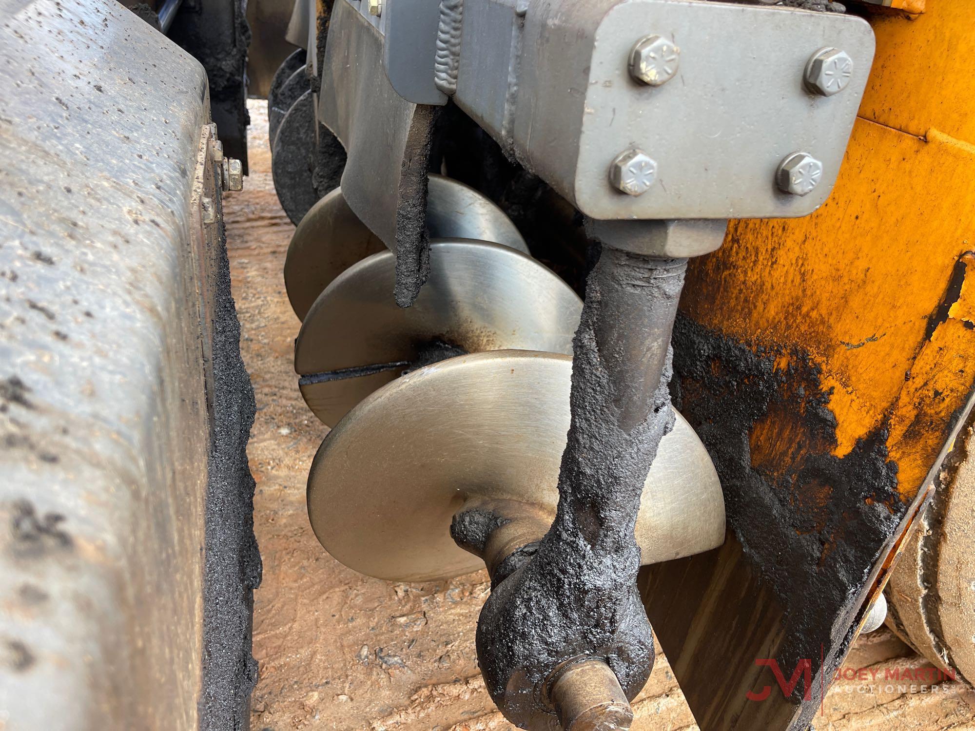 2013 LEEBOY 9000 ASPHALT PAVER