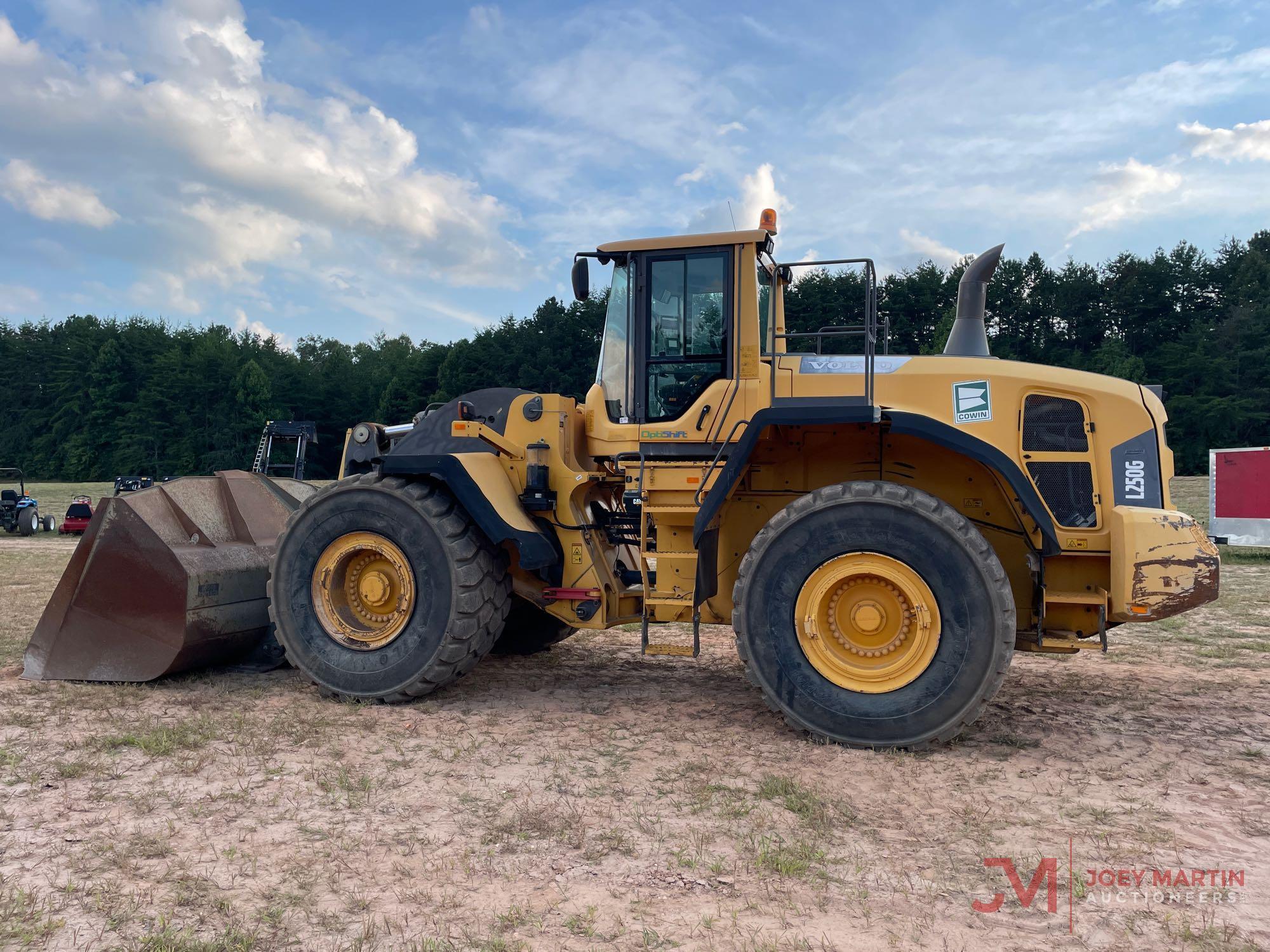 2012 VOLVO L250G RUBBER TIRE LOADER