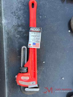 (1) 18" HEAVY DUTY PIPE WRENCH