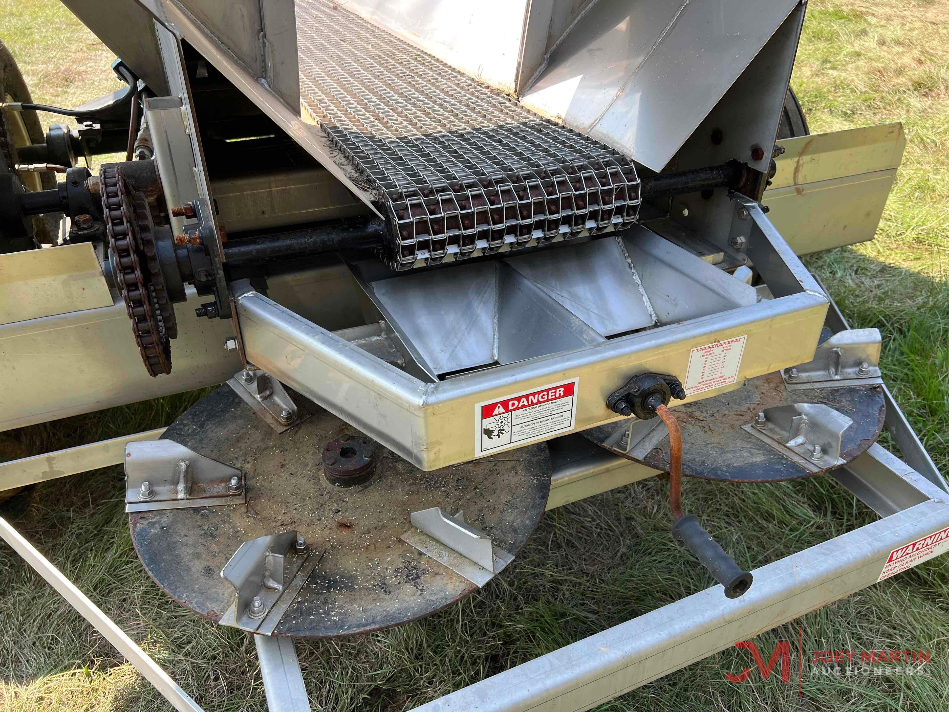 ADAMS TANDEM AXLE FERTILIZER SPREADER TRAILER