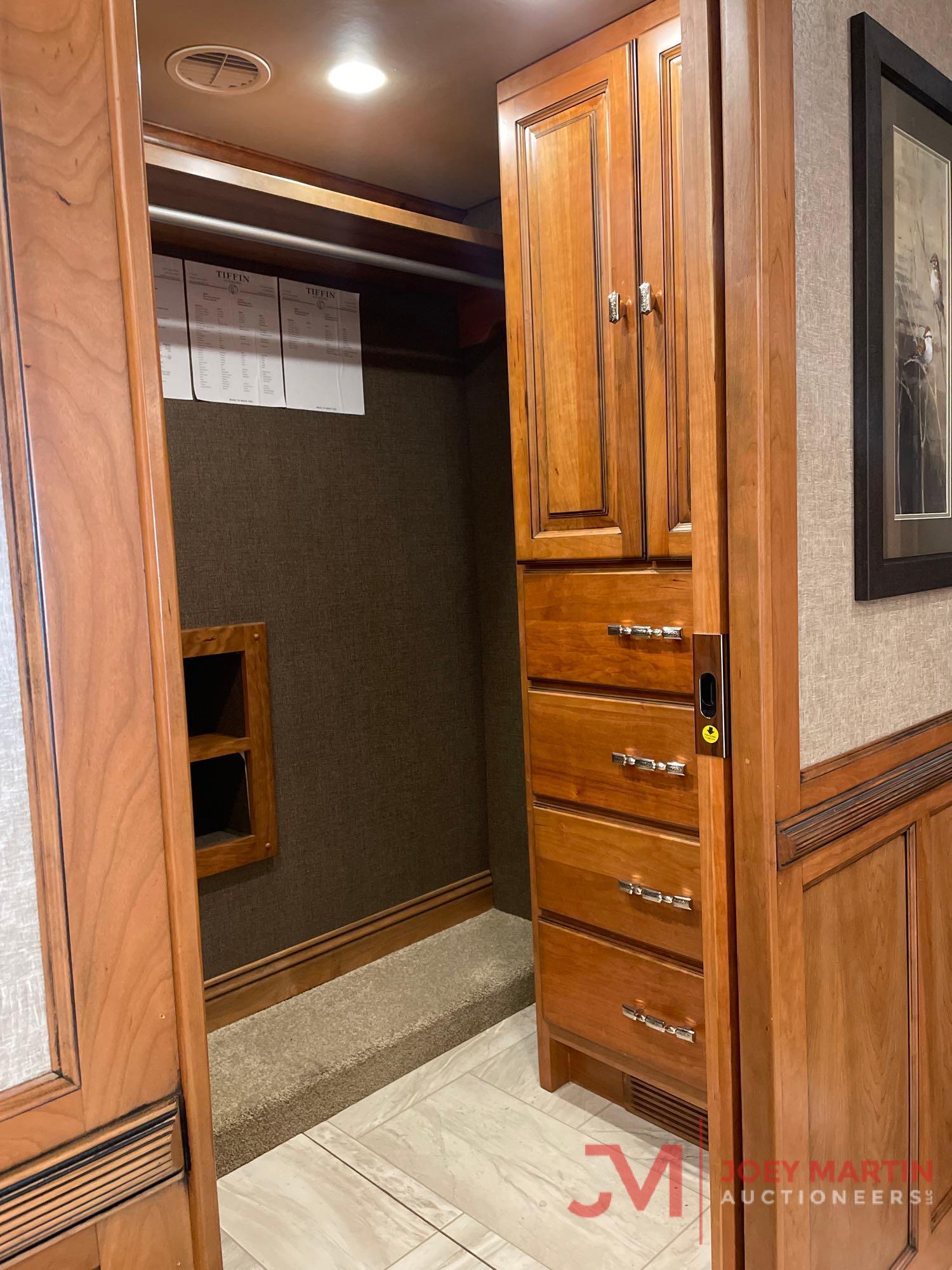 2017 TIFFIN ALLEGRO BUS CLASS A MOTOR HOME