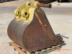 41" EXCAVATOR TOOTH BUCKET W/ SIDE CUTTERS