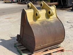 41" EXCAVATOR TOOTH BUCKET W/ SIDE CUTTERS