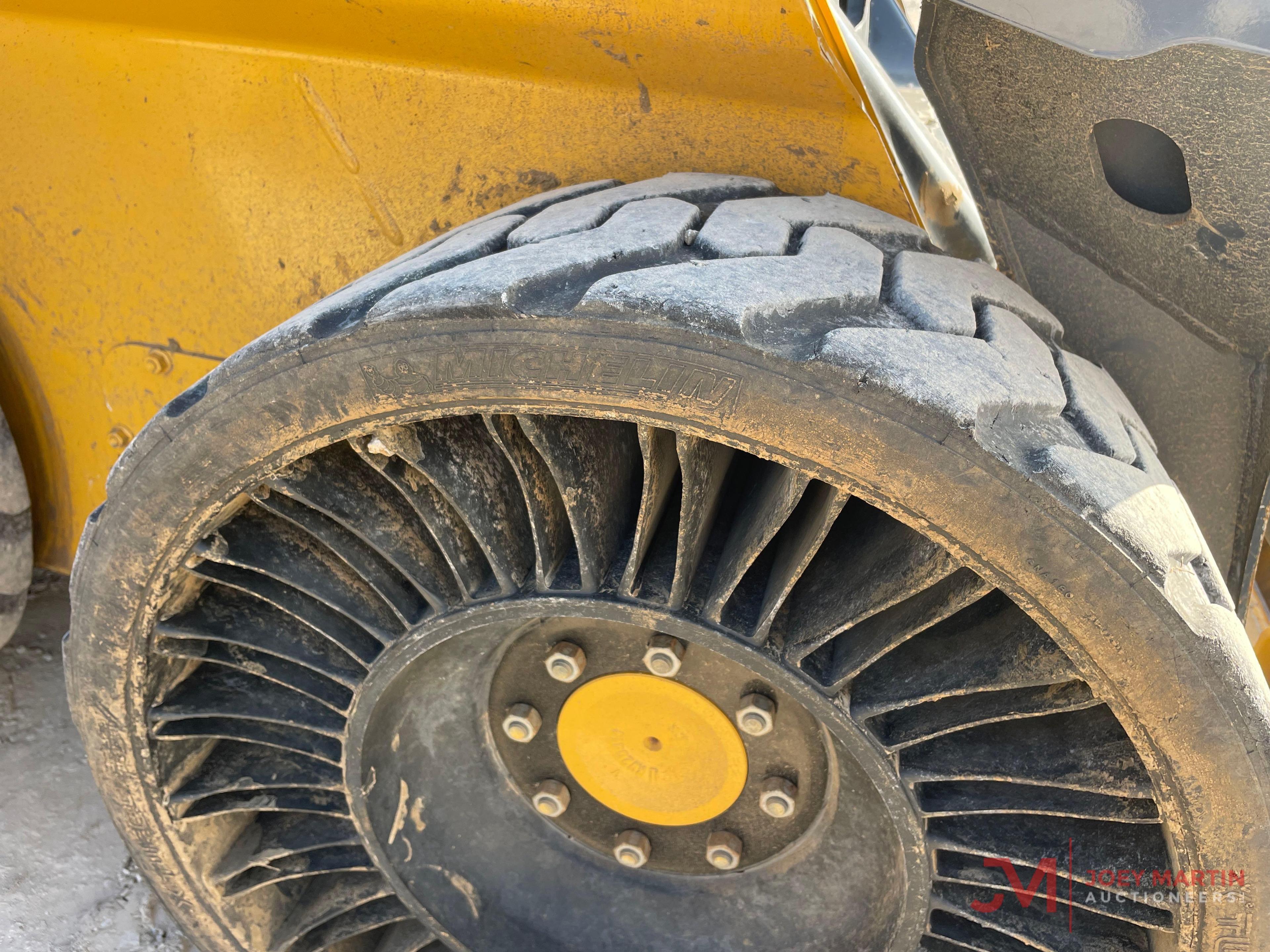 2019 JOHN DEERE 320G SKID STEER LOADER