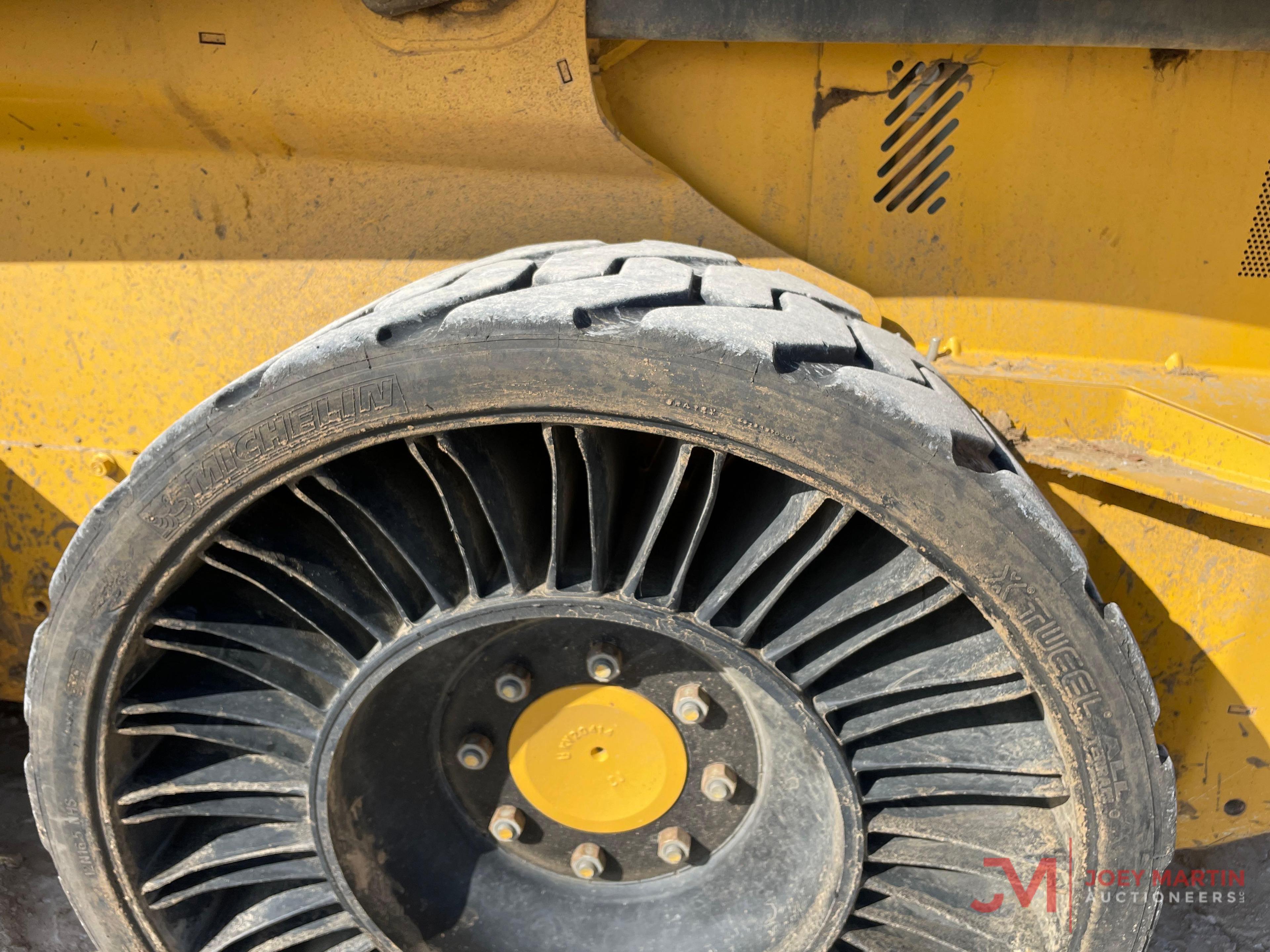 2019 JOHN DEERE 320G SKID STEER LOADER