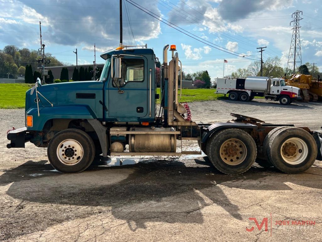 2006 MACK CL733 DAY CAB TRUCK TRACTOR