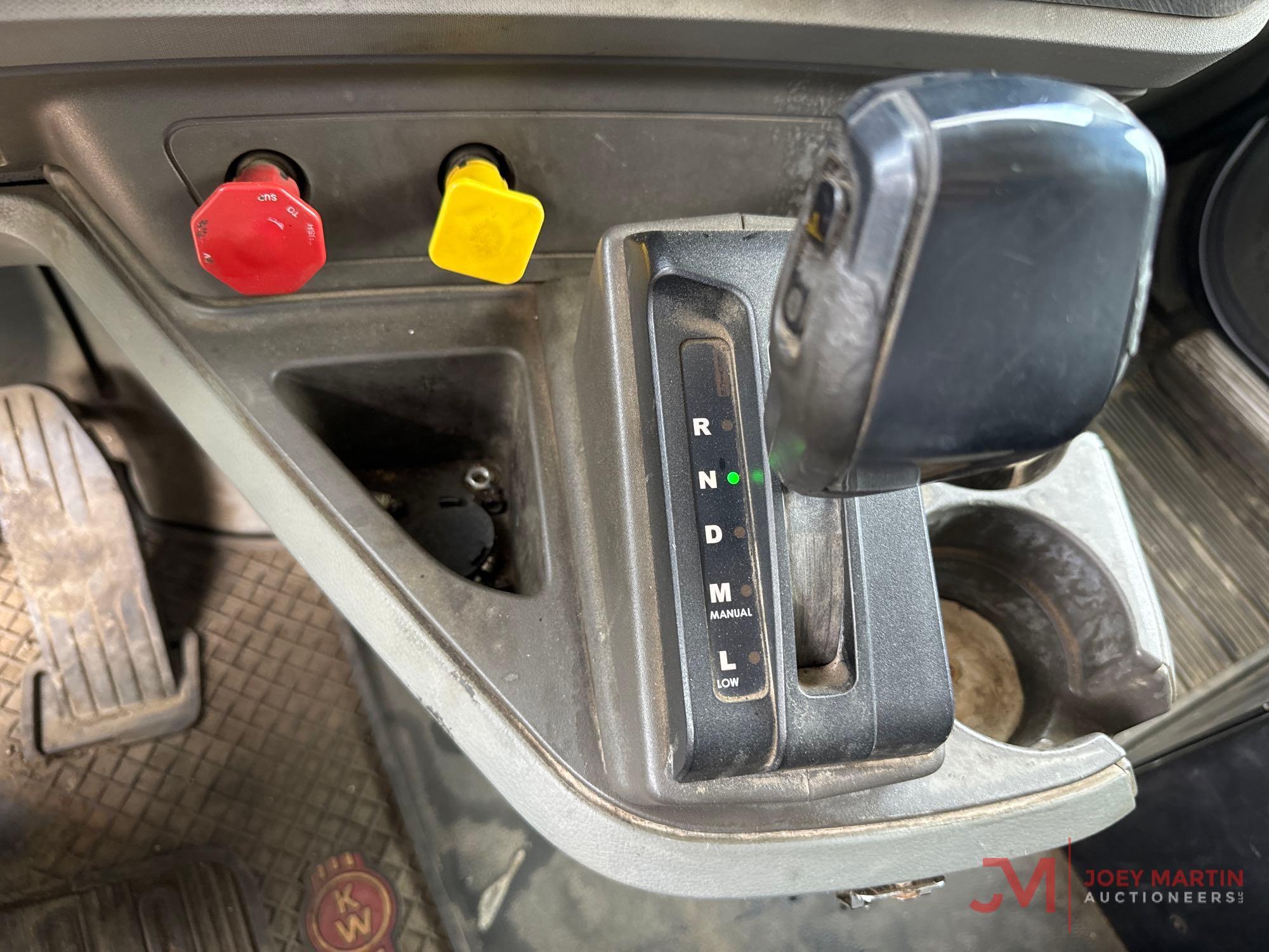 2017 KENWORTH T880 TRI-AXLE DUMP TRUCK