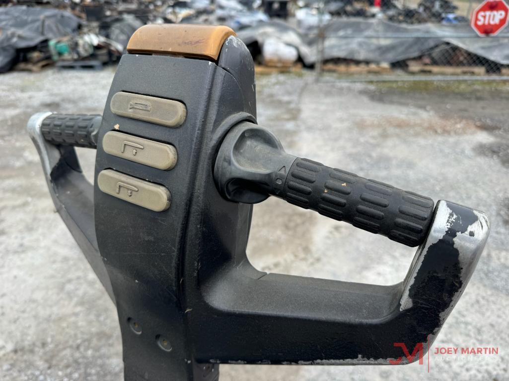 CAT NPP40 ELECTRIC PALLET JACK