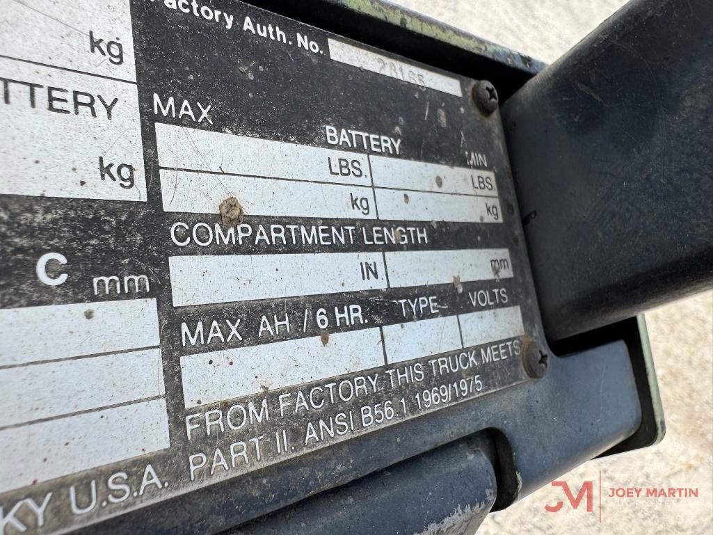 CLARK GPS25MC STRAIGHT MAST FORKLIFT