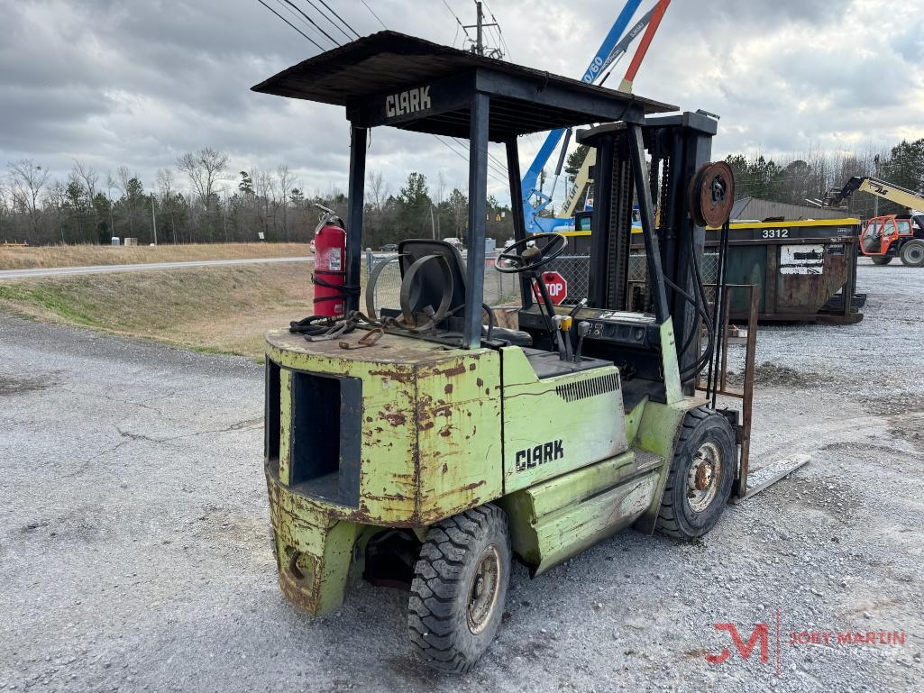CLARK GPS25MC STRAIGHT MAST FORKLIFT