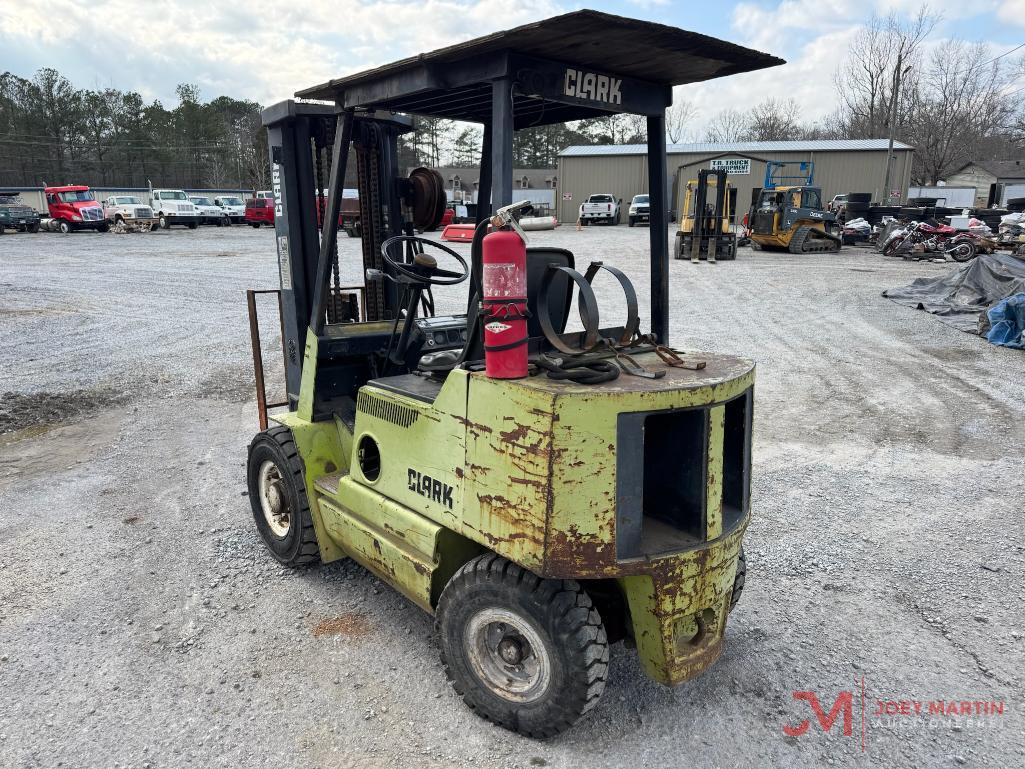 CLARK GPS25MC STRAIGHT MAST FORKLIFT