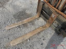 CLARK GPS25MC STRAIGHT MAST FORKLIFT