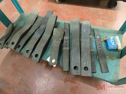 METAL ROLLING SHOP CART W/ CONTENTS