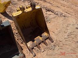 CAT 28" EXCAVATOR TOOTH BUCKET