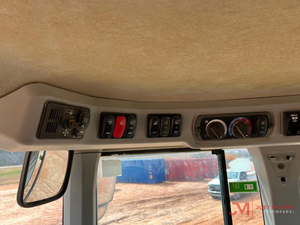 2015 CAT 938M RUBBER TIRE LOADER
