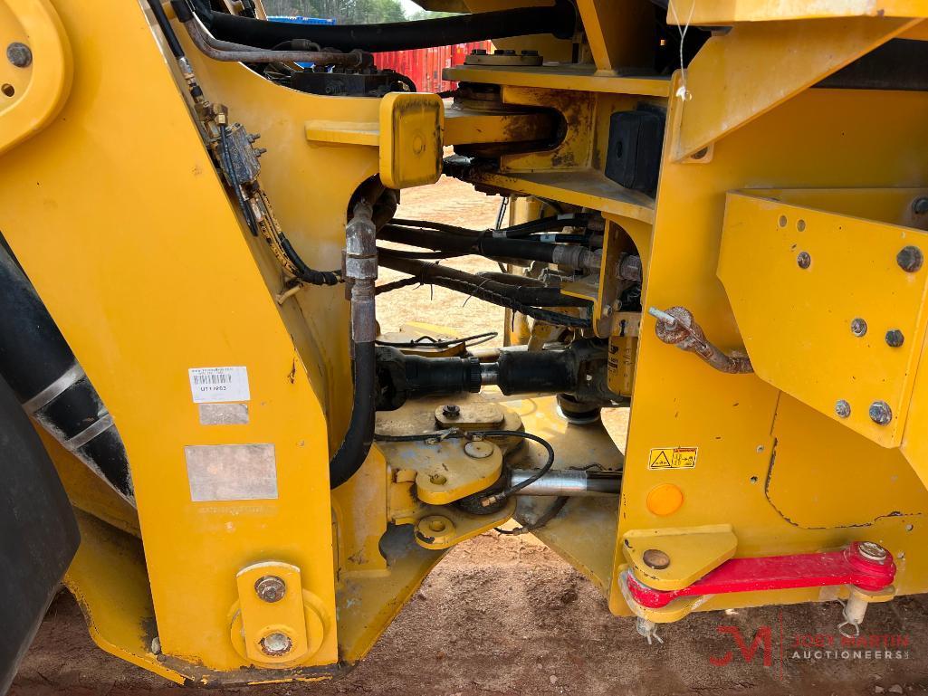 2015 CAT 938M RUBBER TIRE LOADER