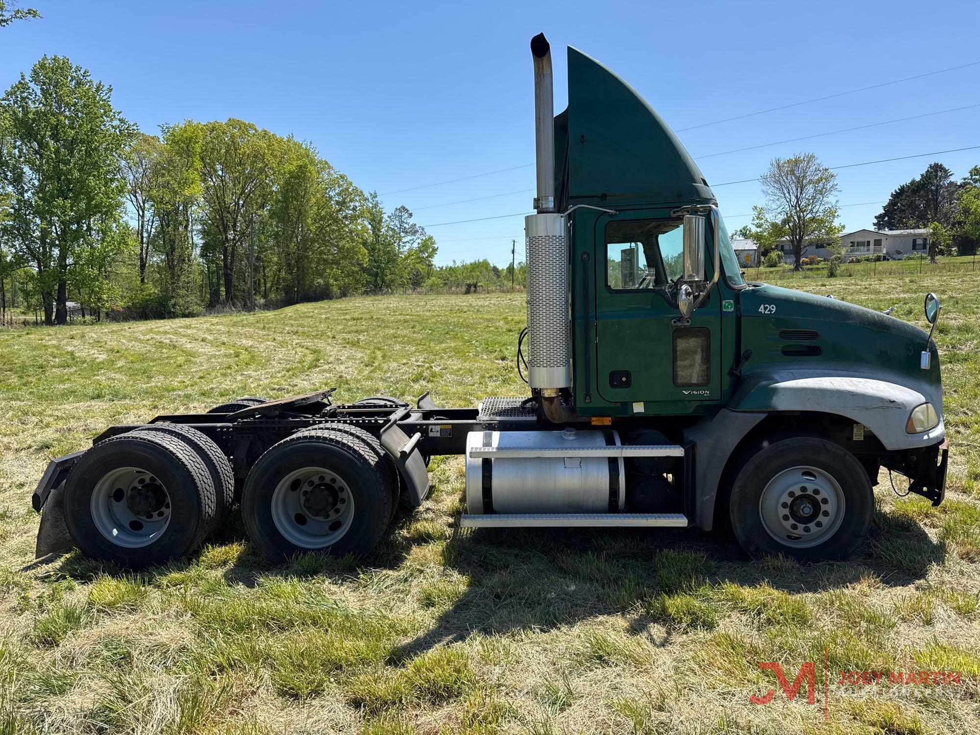 2007 MACK VISION CXN613T/A DAY CAB TRUCK TRACTOR